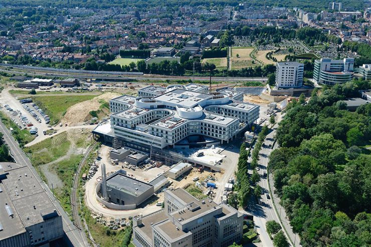 Hospital Chirec Delta que se está construyendo en la zona, del estudio Assar Architects.
