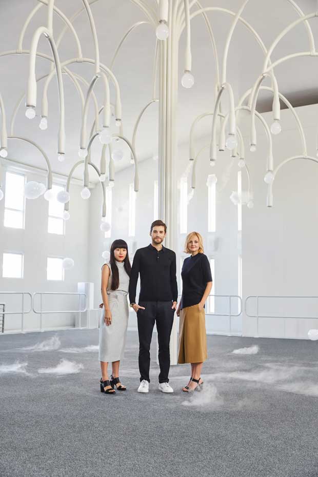 Karin Gustafsson junto a los dos miembros de Studio Swine