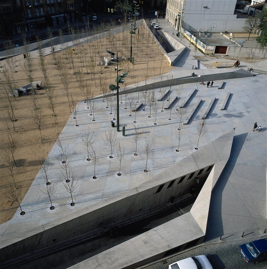 Plaça de la Constitució José Antonio Martínez Lapeña y Elías Torres Tur Premio Nacional de Arquitectura