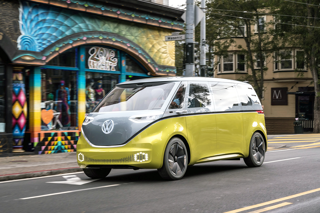 Volkswagen-ID-Buzz-concept-front-three-quarter-in-motion-04.jpg. 