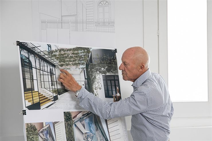 Norman Foster durante una charla.
