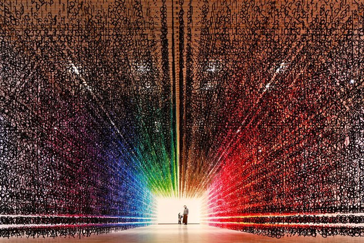 Los cambios de color muestran el paso del tiempo en la instalación de Emmanuelle Moureaux.