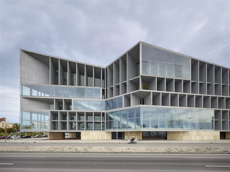 Palacio de congresos de Palma de Mallorca, de Patxi Mangado. 
