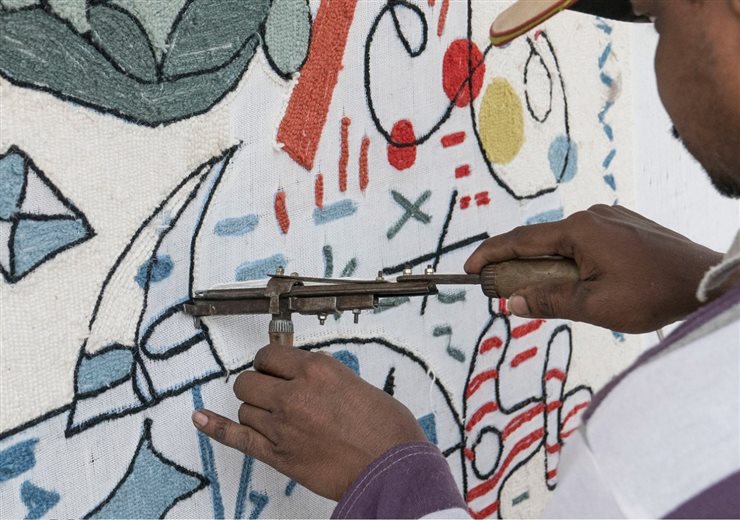 Detalle de producción de la alfombra Hayon X Nani, para Nani Marquina.
