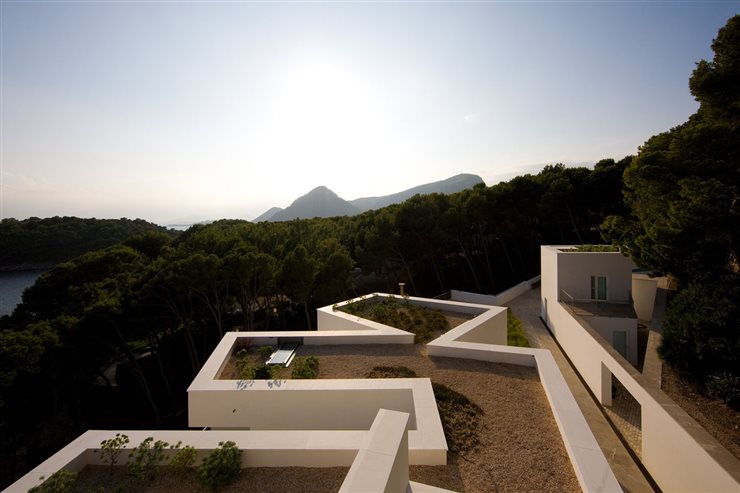 Casa en Mallorca, con el característico estilo de las viviendas de Siza, construida entre 2004 y 2007.
