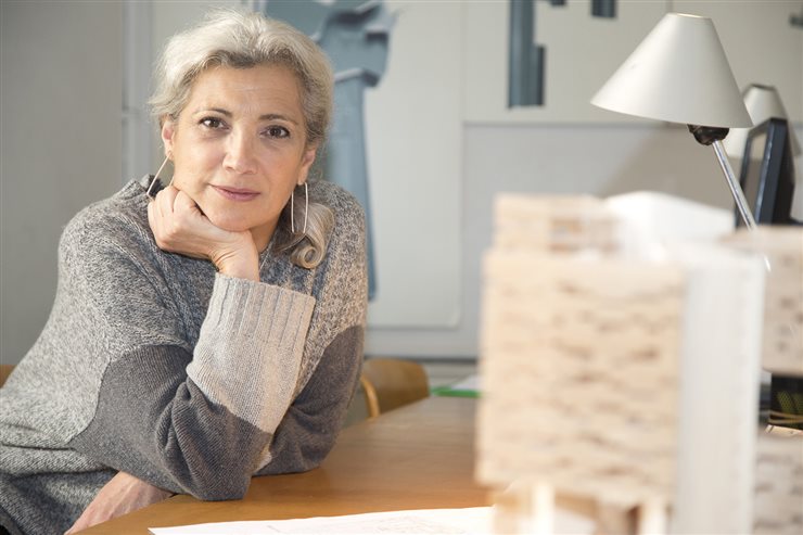 Retrato de la arquitecta Carme Pinós.