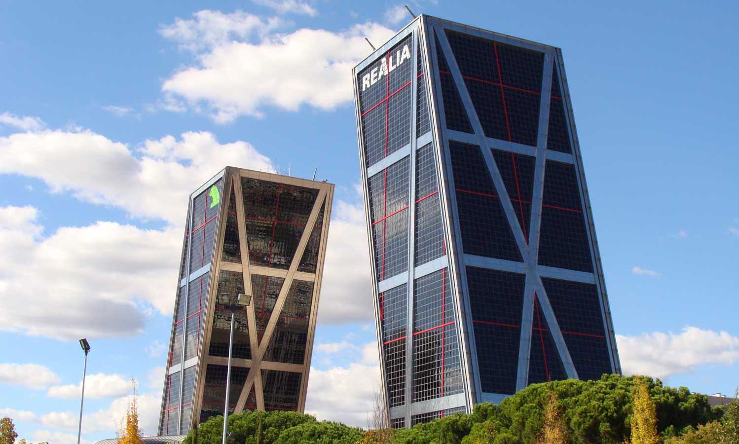  Philip Johnson, Puerta de Europa (1986) Premio Pritzker