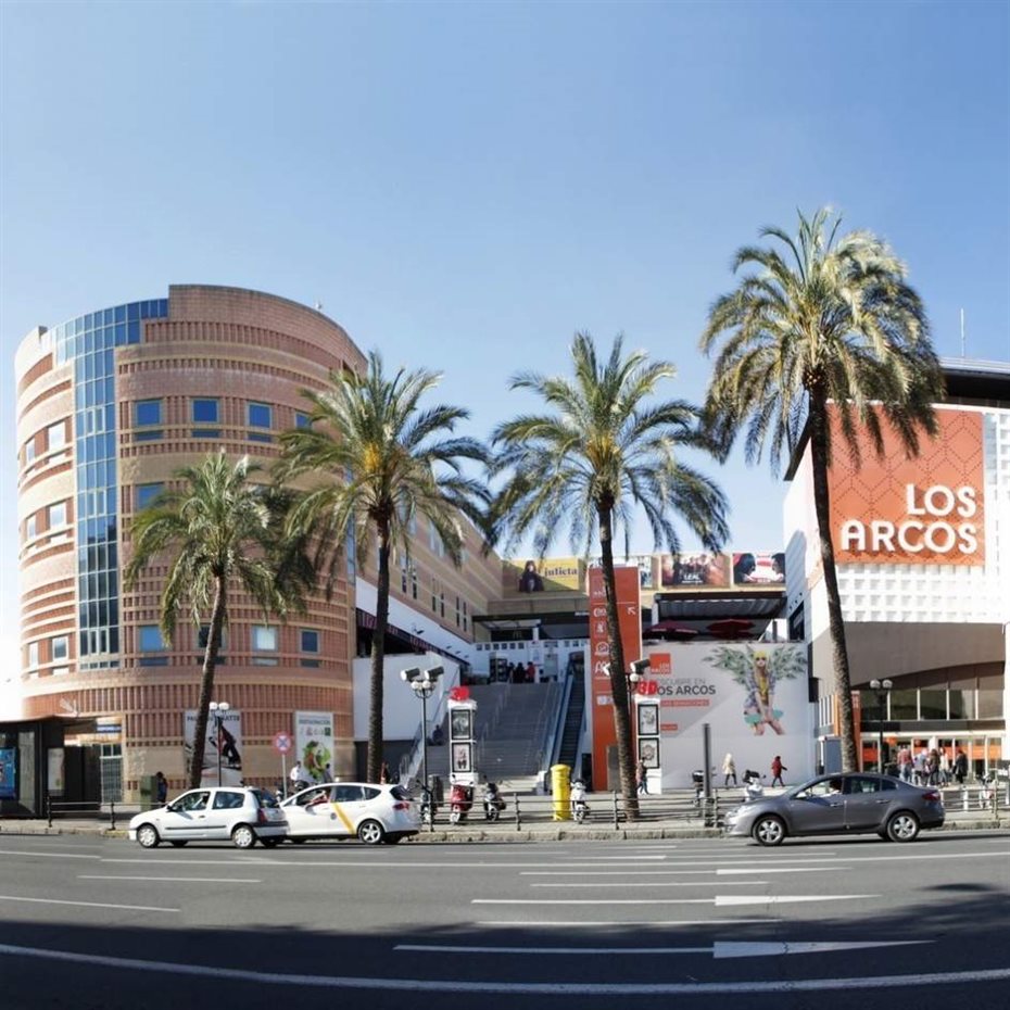 Centro Comercial Los Arcos. 