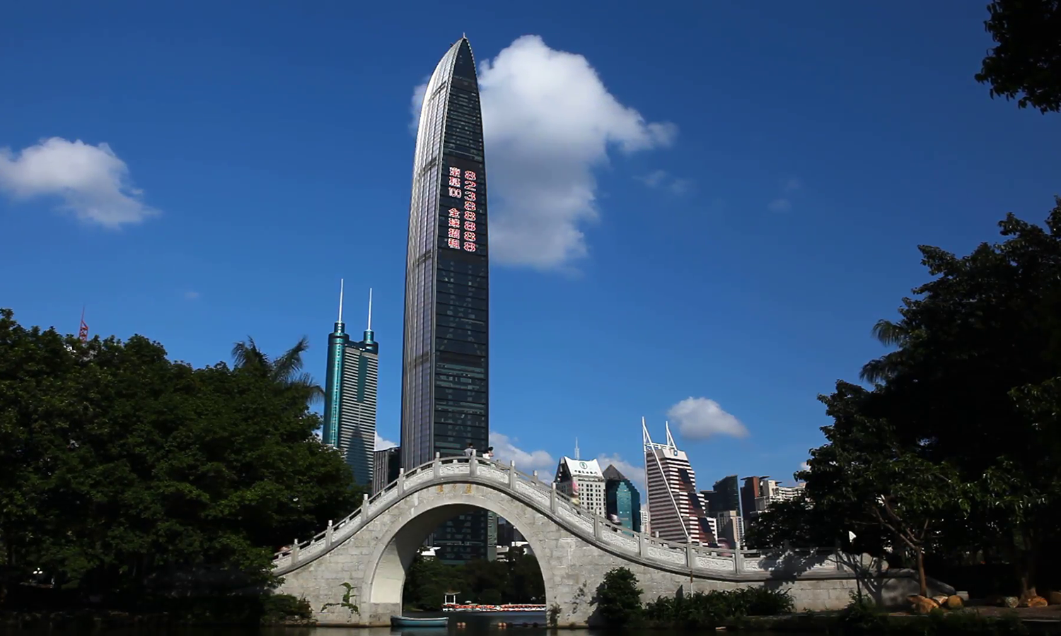 2011 shenzhen-sez-china-lychee-park-kingkey-100-shun-hing-square-time-lapse-editorial-footage-news-documentary 4wbfbnwog F0000. [2011] Kingkey 100, Shenzhen, China, Terry Farnell & Partners (442m)