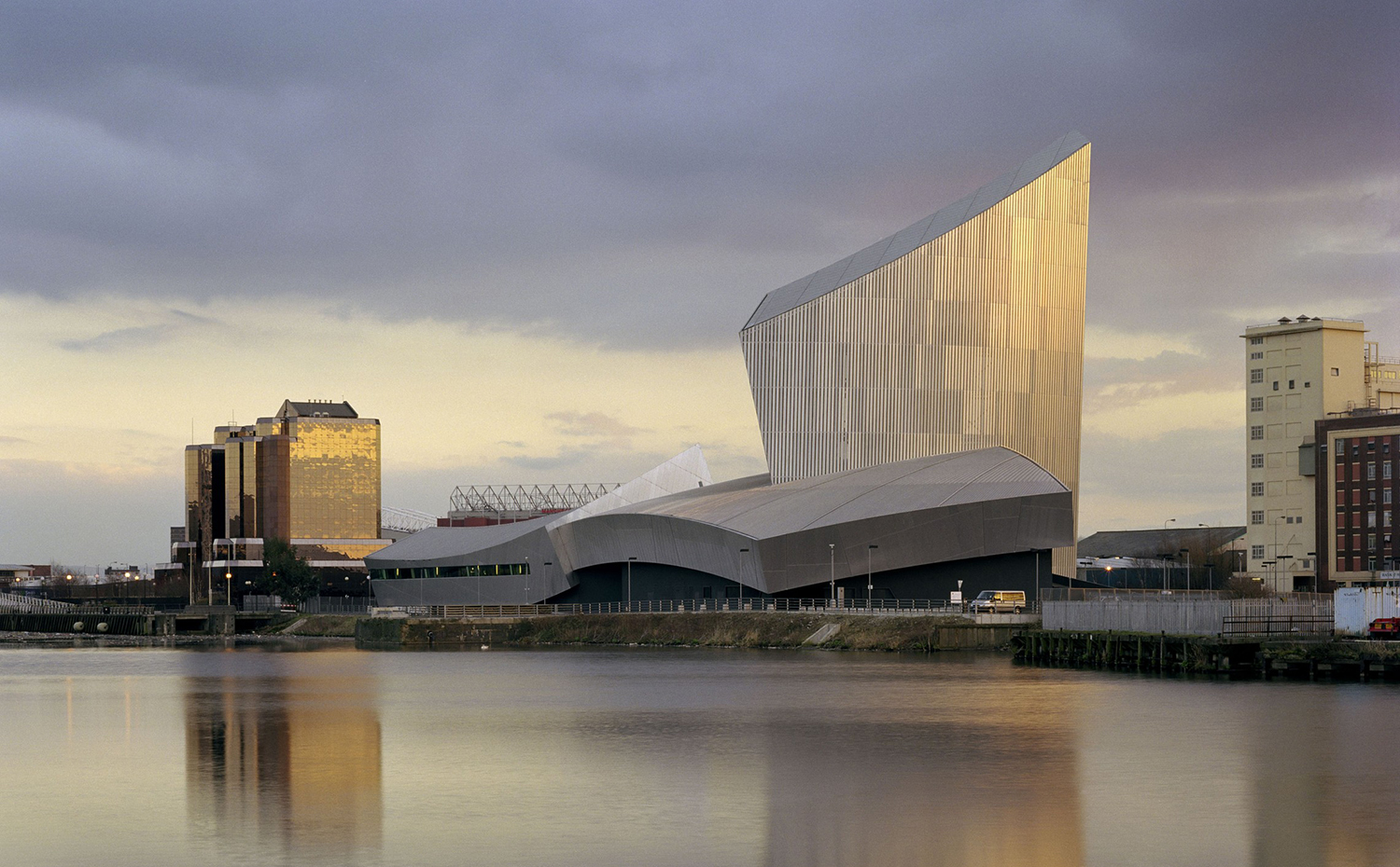 museo Imperial War Museum North, en Stretford (Reino Unido), de Daniel Libeskind.