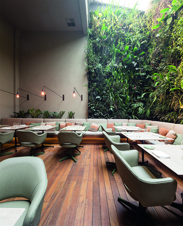 El paisajismo se cuela en el interior  a través de jardines verticales