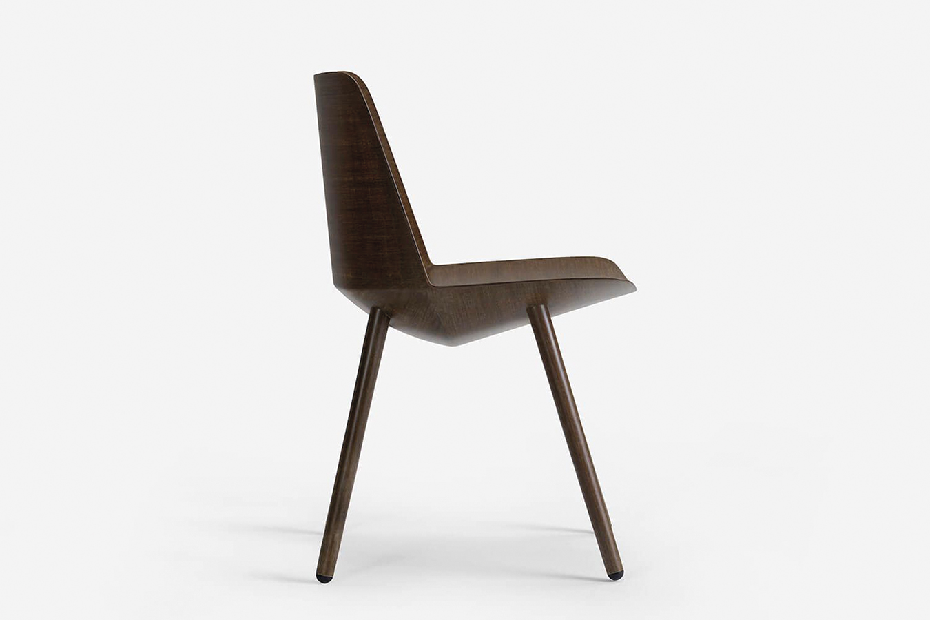 faa0d62694077611716b0e2a3eef3994. Silla de Jin Kuramoto para Offecct, realizada con lino