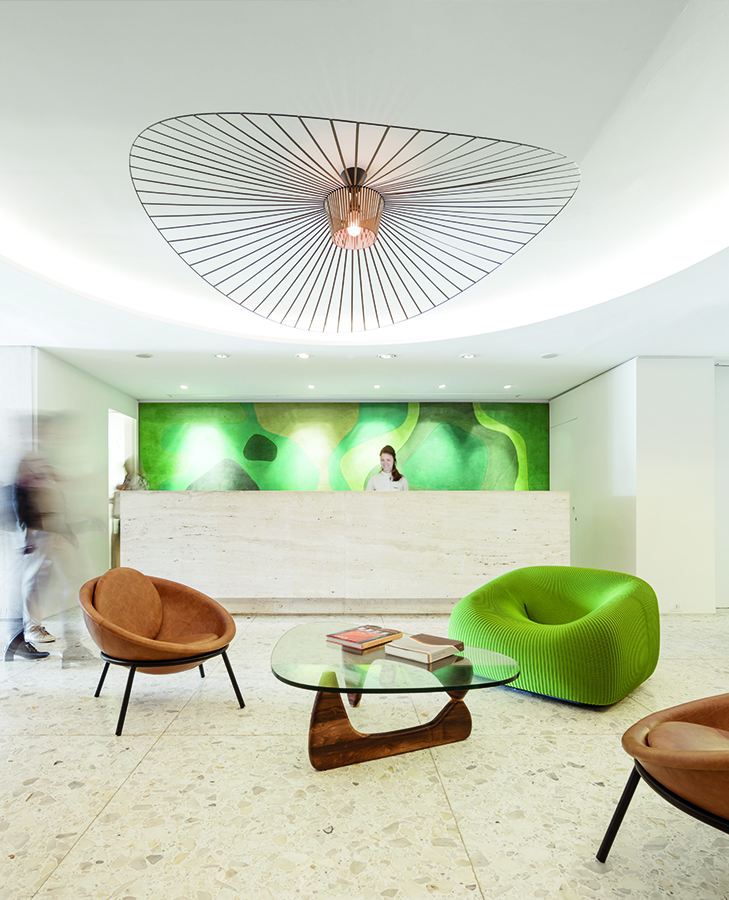 La obra del artista y paisajista Roberto Burle Marx inspira todos los interiores de este hotel