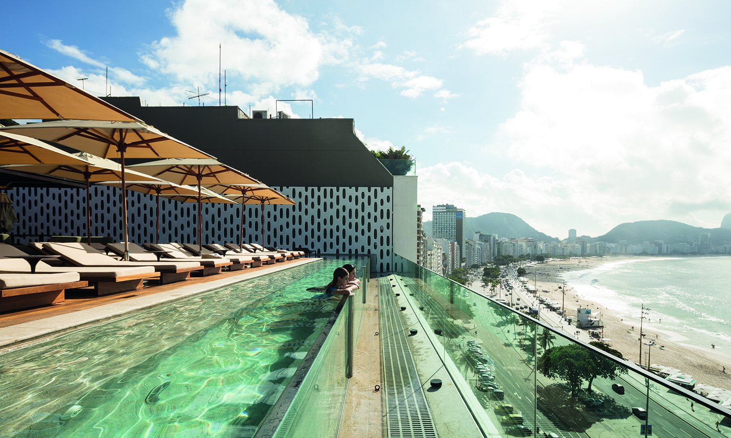 La visión desde la piscina es una de las grandes experiencias que ofrece el Hotel Emiliano