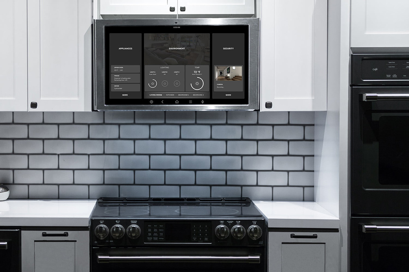 smart-home-trends-ge-kitchen-hub-cs-1500x1000. GE ha convertido el horno mural en un centro de cocina precisa y de entretenimiento con esta pantalla que interactúa con el asistente virtual Alexa de Amazon y de Google, reproduce videos y listas de música y controla dispositivos inteligentes Zigbee y Z-Wave. 