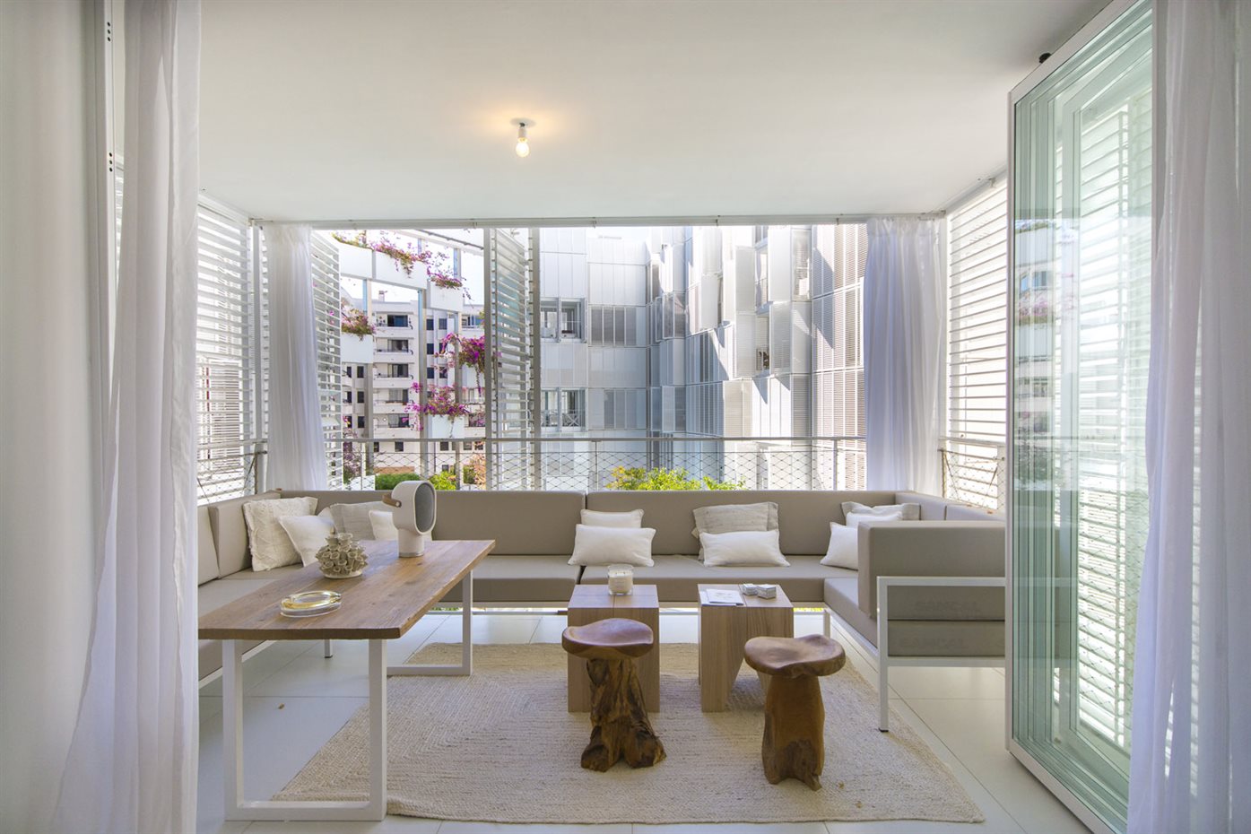 IMG 2198. Ibiza patio blanco, diseñado por Jean Nouvel.