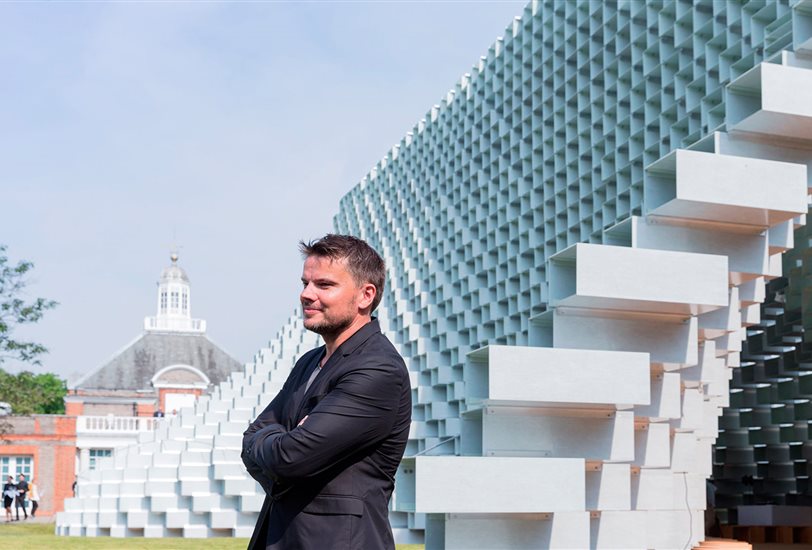 Bjarke Ingels frente al Serpentine Pavilion 2016