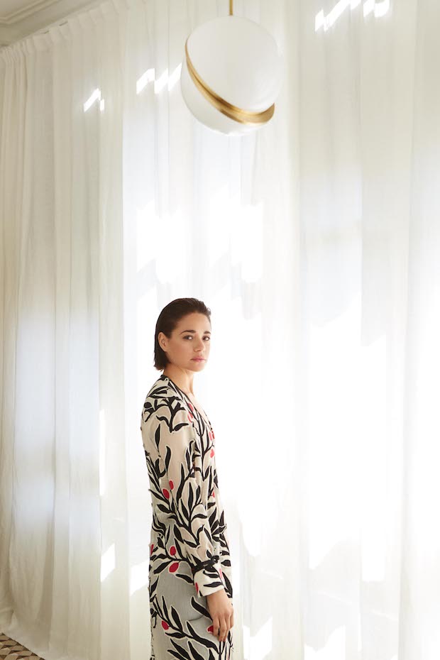 Los estampados orgánicos de la colección SS18 también están presentes en los interiores de Katty.