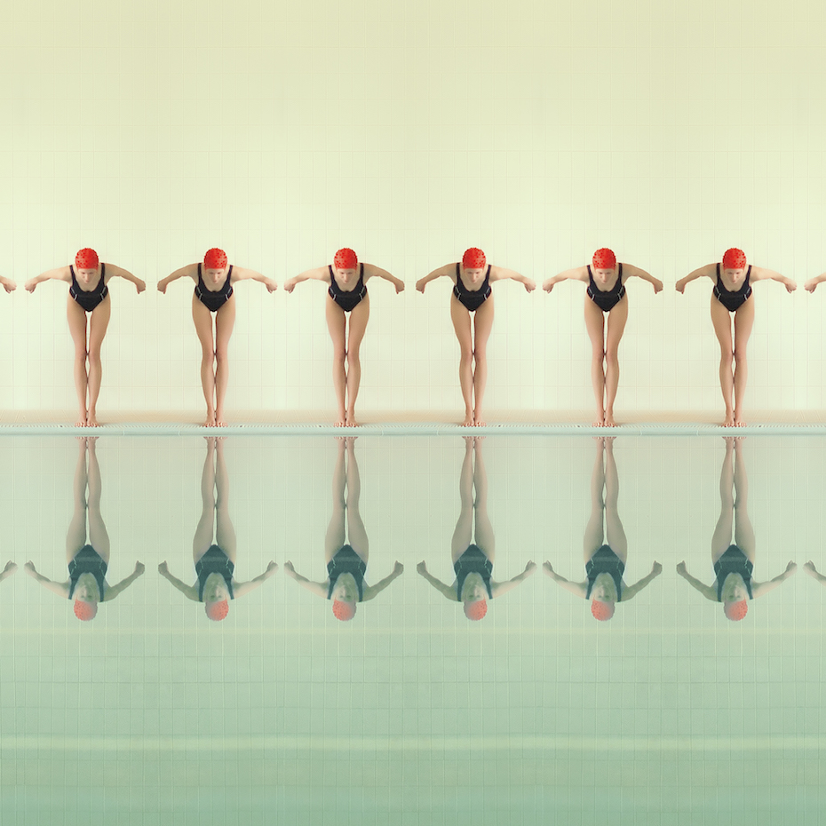 'Jump 4' (2017), de la serie 'Swimming Pools', de Mária Švarbová.
