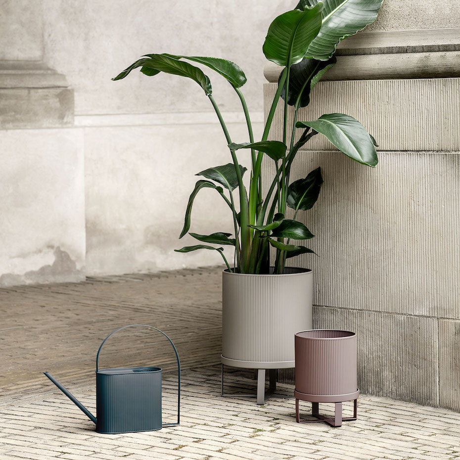 Ferm Living plantas. [01] Maceteros y regadera, de Ferm Living 