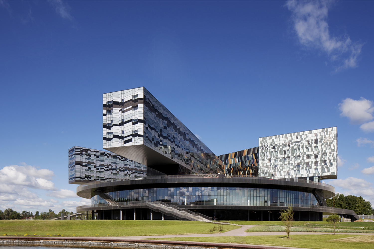 Escuela de Administración de Moscú, Skolkovo. Proyecto de Sir David Adjaye.
