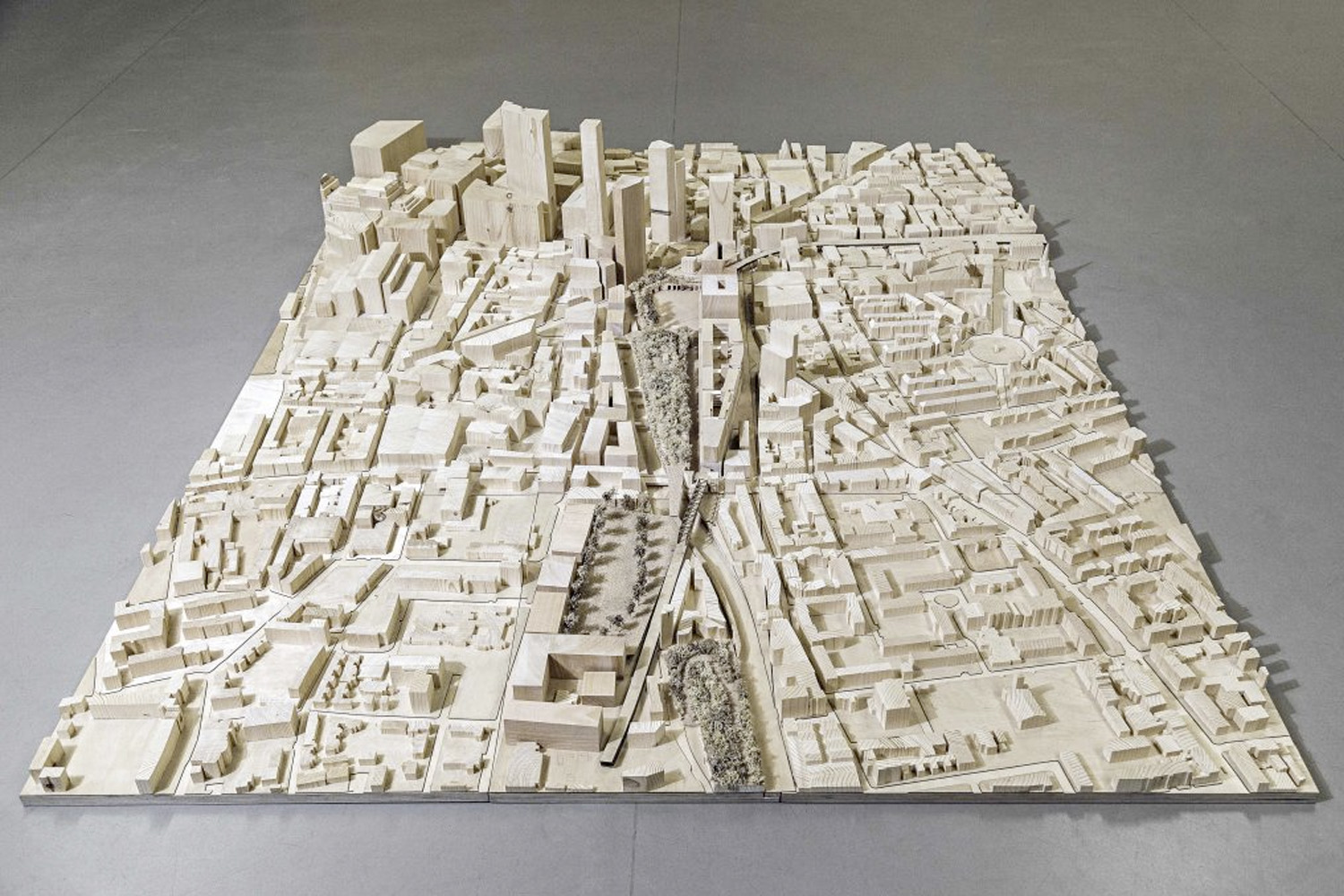 Maqueta de la propuesta de Chipperfield y Kretz para generar una mayor calidad de vida y mejor conexión entre áreas sobre el barrio Shoreditch, de Londres.
