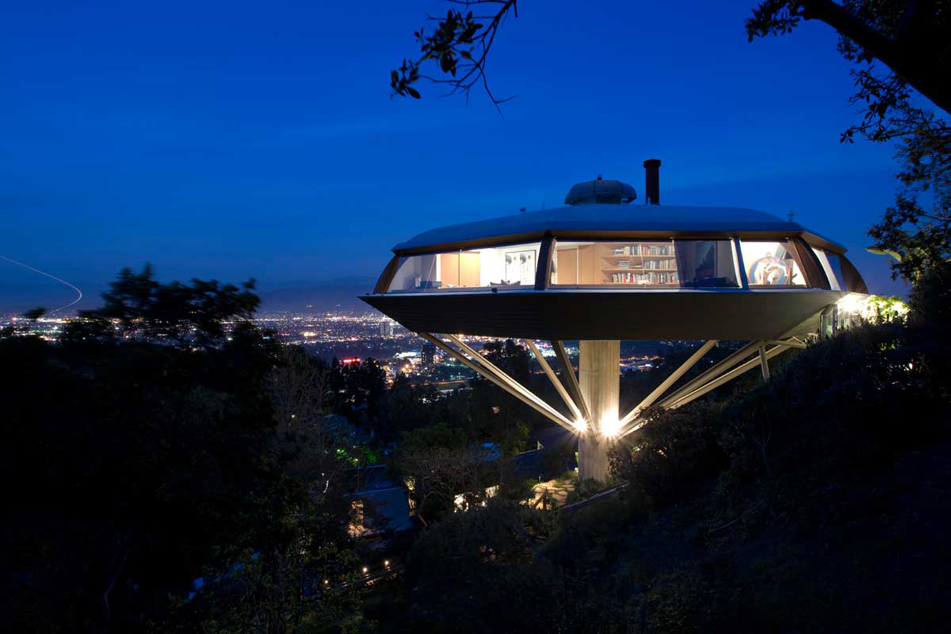 chemosphere house john lautner doble cuerpo photo-joshua-white-8243. [01] Malin Residence, Hollywood, John Lautner (1960)