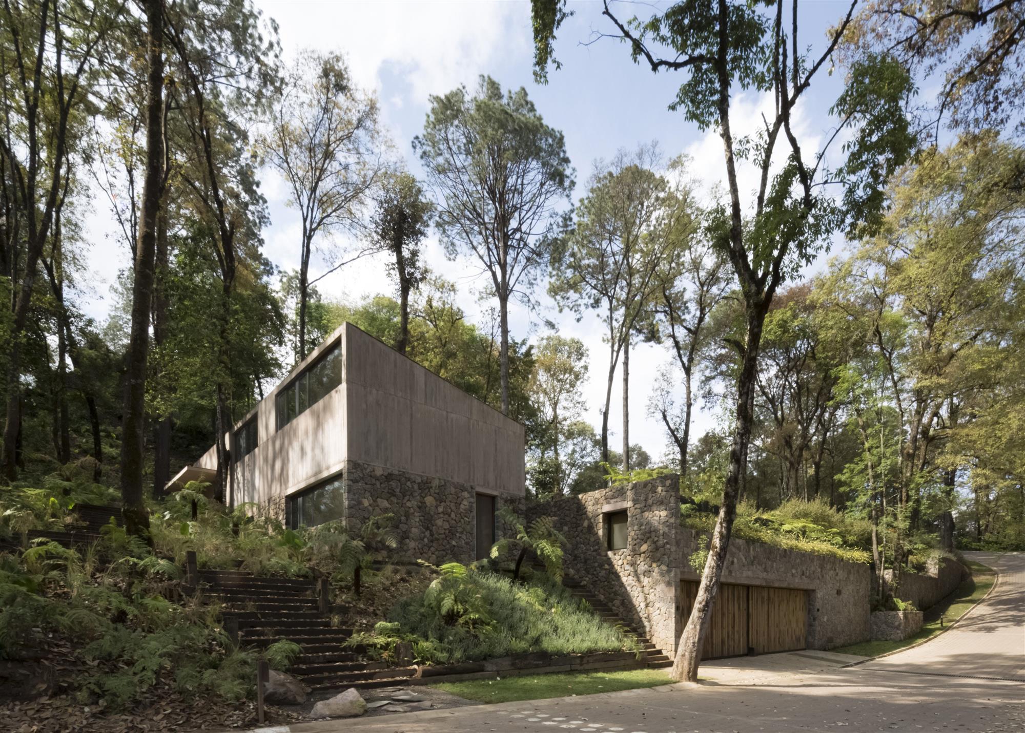 L House, por Dellekamp Arquitectos.