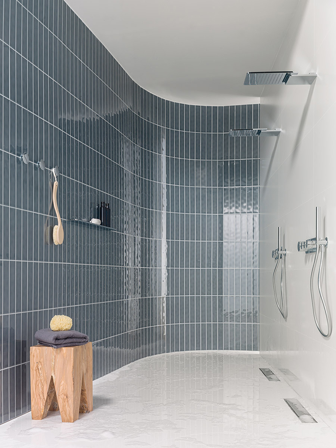 Gris de Payne + grifería de ducha Pure Line- placer mediterráneo. 