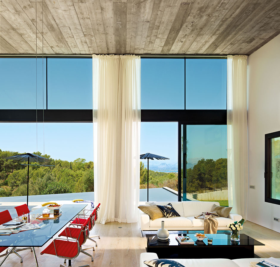 ventana añade al cristal una película de baja emisividad o de control solar