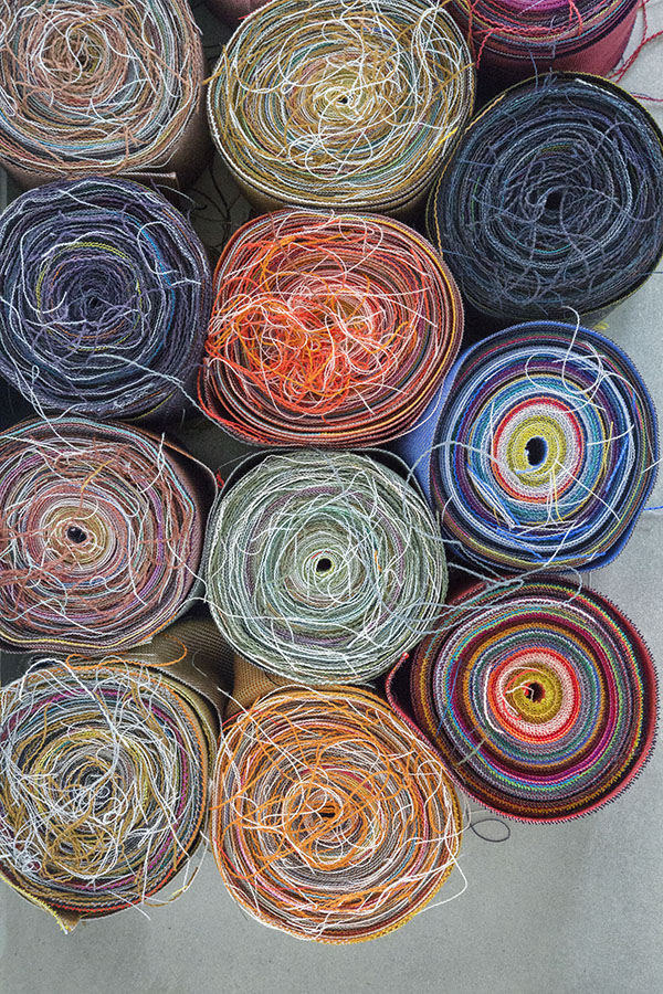 Muchos de los colores de Glow forman parte de la paleta que Giulio Ridolfo ha creado durante los últimos años para Kvadrat.
