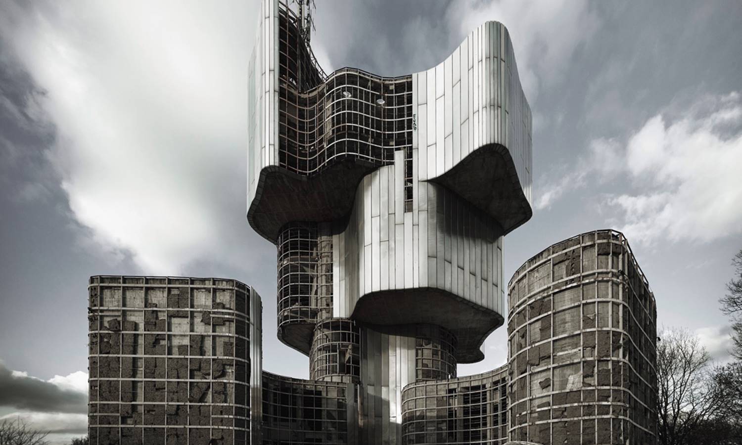 Berislav Šerbetić y Vojin Bakić. Monumento a los Caídos del Kordun y Banija. 1979–81. Petrova Gora, Croacia.
