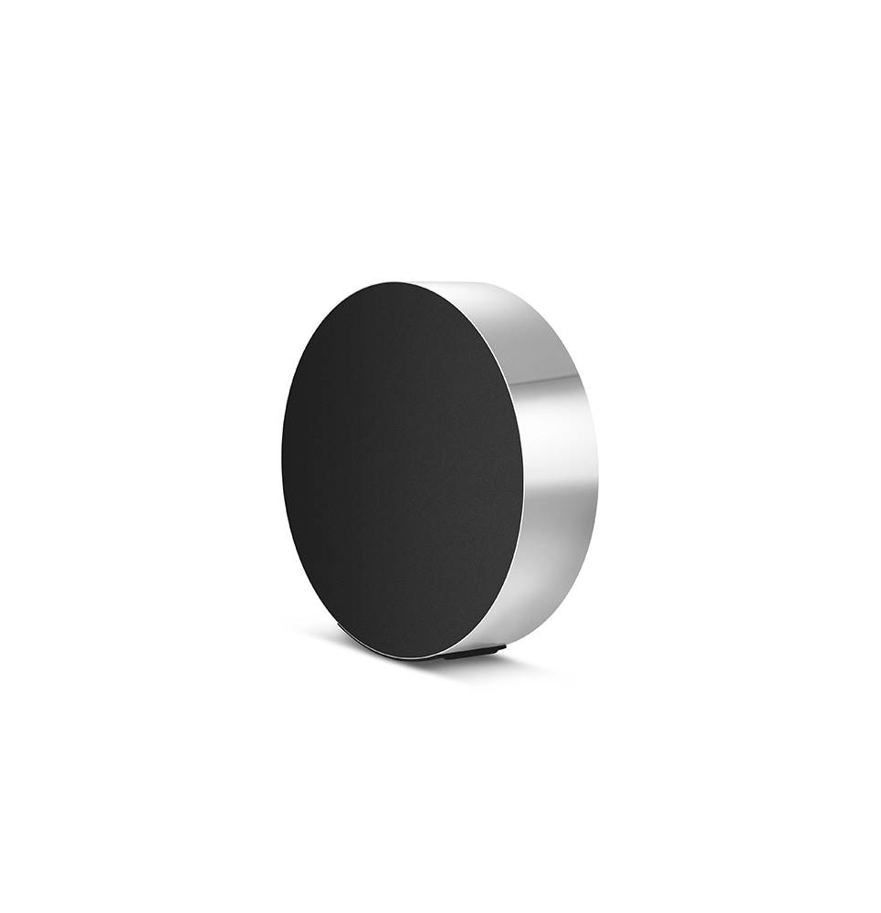Beosound Edge cuenta con un sonido que llena la habitación en 360 grados desde ambos lados del altavoz, y el nuevo control direccional del sonido permite al usuario definir la dirección en la que el sonido se proyecta.
