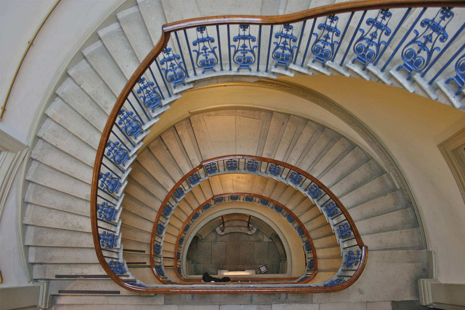 ESCALERA ORIGINAL DE LA NATIONAL PORTRAIT GALLERY. [03] Escalera original de la National Portrait Gallery 