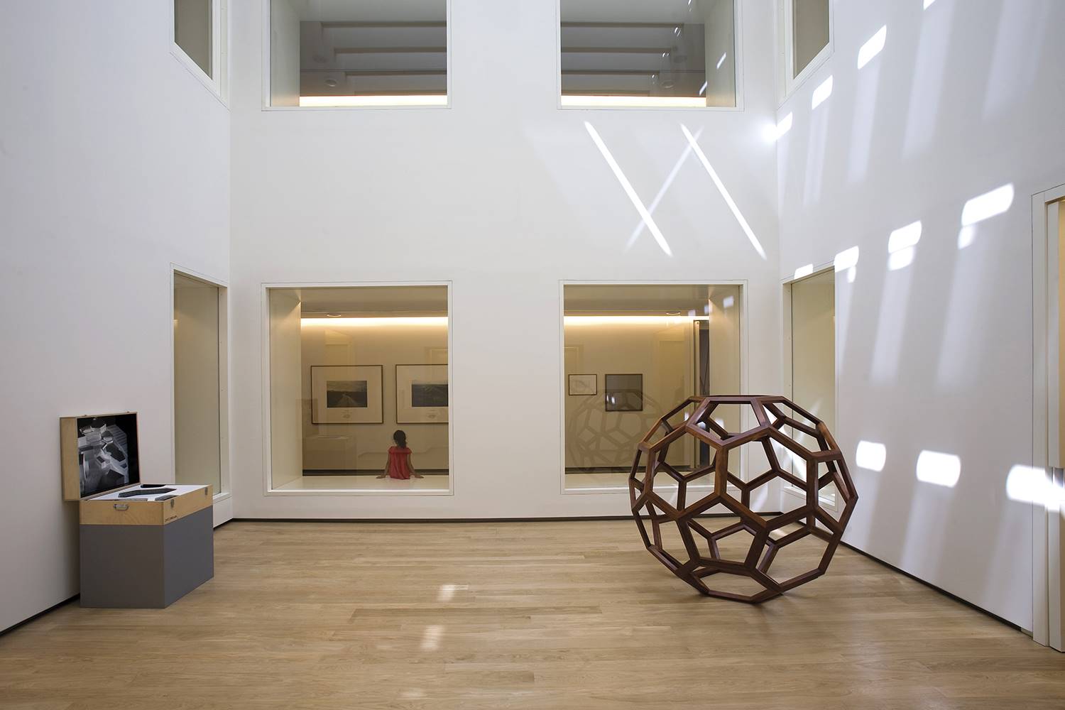 GALERÍA HELGA DE ALVEAR. [04] Galería Helga de Alvear