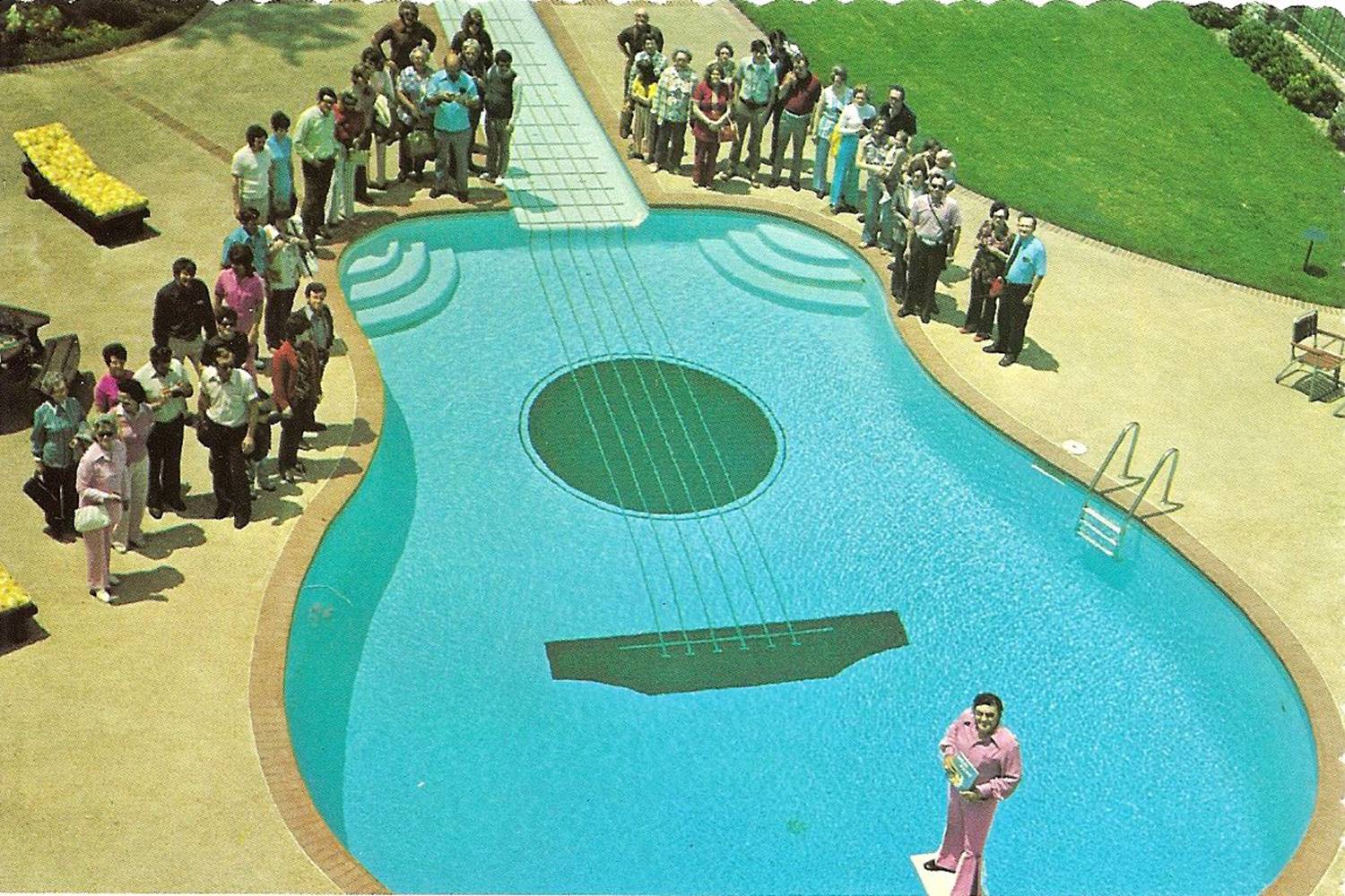 piscina guitar pool nashville. En la tierra del country