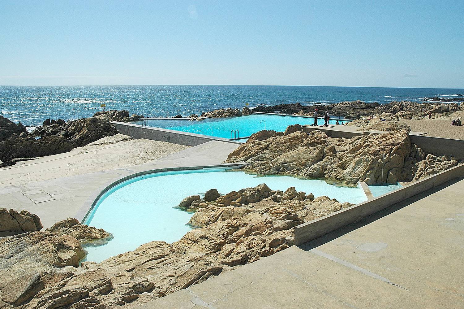 piscinas das mares matosinhos Alvaro Siza piscina Integración ejemplar