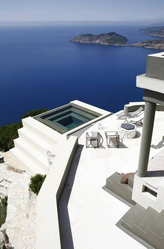 piscina Pyramid Pool Villa Althea. Un baño faraónico