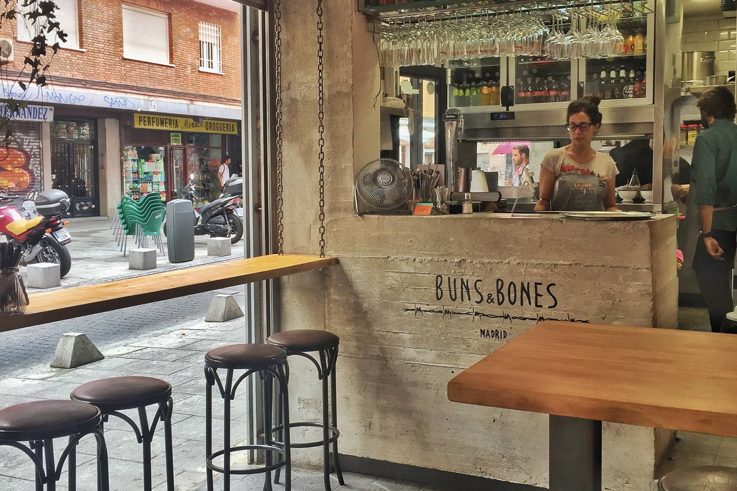 RESTAURANTE BUNS & BONES. [07] Restaurante Buns & Bones