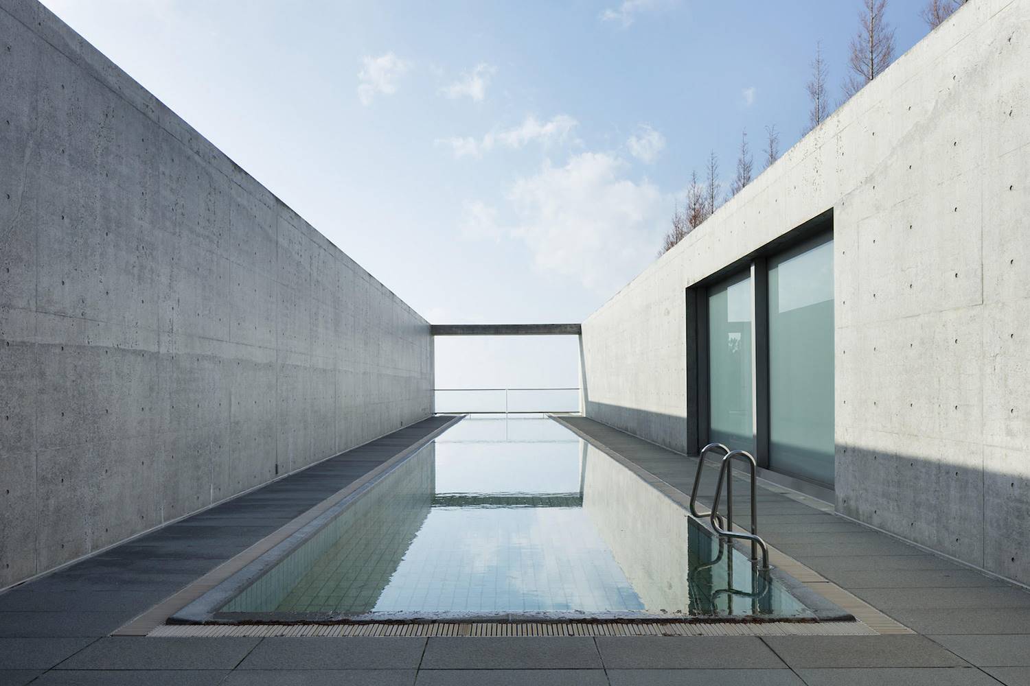 piscina hotel Tadao Ando