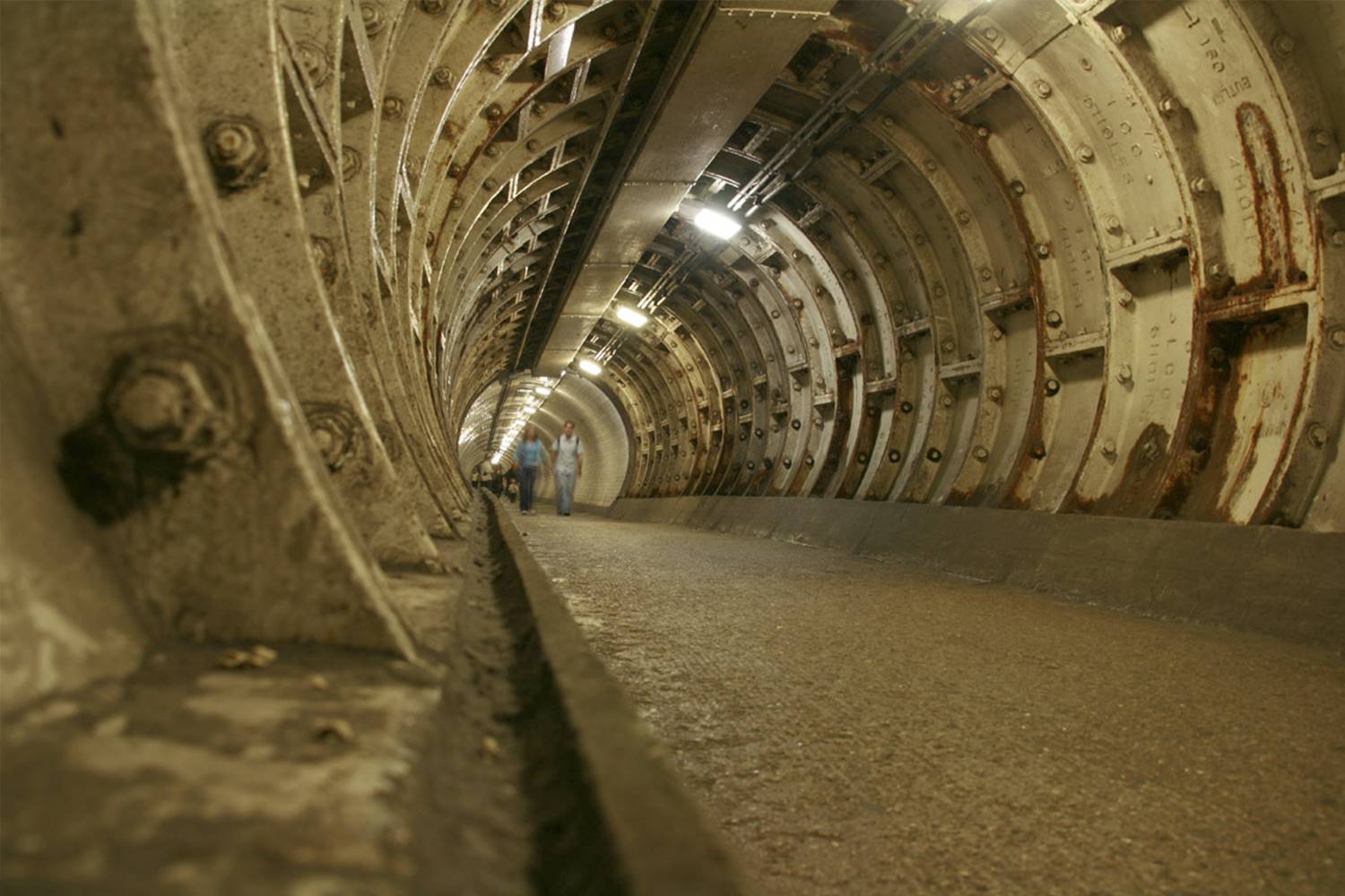 TÚNEL PEATONAL BAJO EL TÁMESIS. [08] Un paseo por el túnel peatonal bajo el Támesis