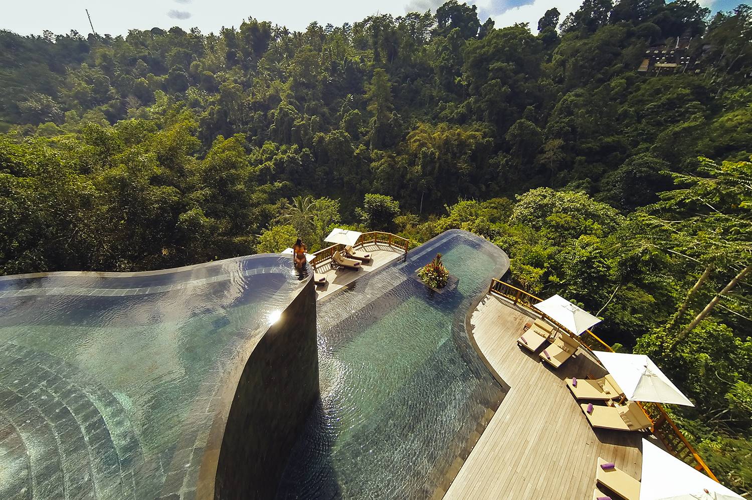 piscina resort Ubud Hanging Gardens en Bali, Indonesia. Inmersión en la jungla