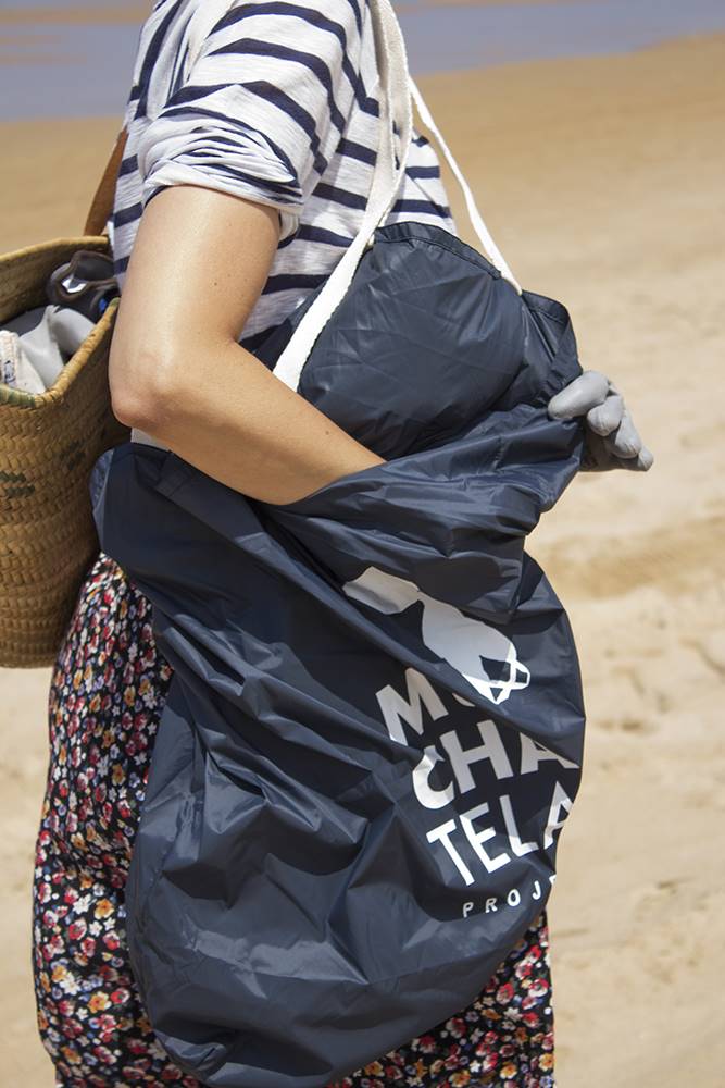 Con el plástico recogido se han confeccionado 100 bolsas en colaboración con la firma Ecoalf.
