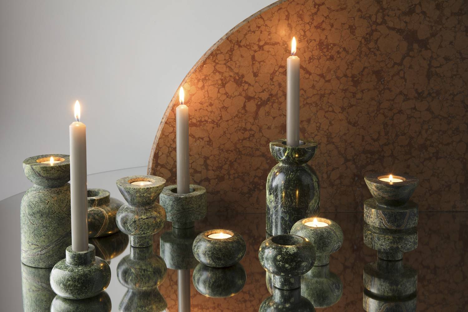 Conjunto de candelabros apilables de la colección ROCK.
