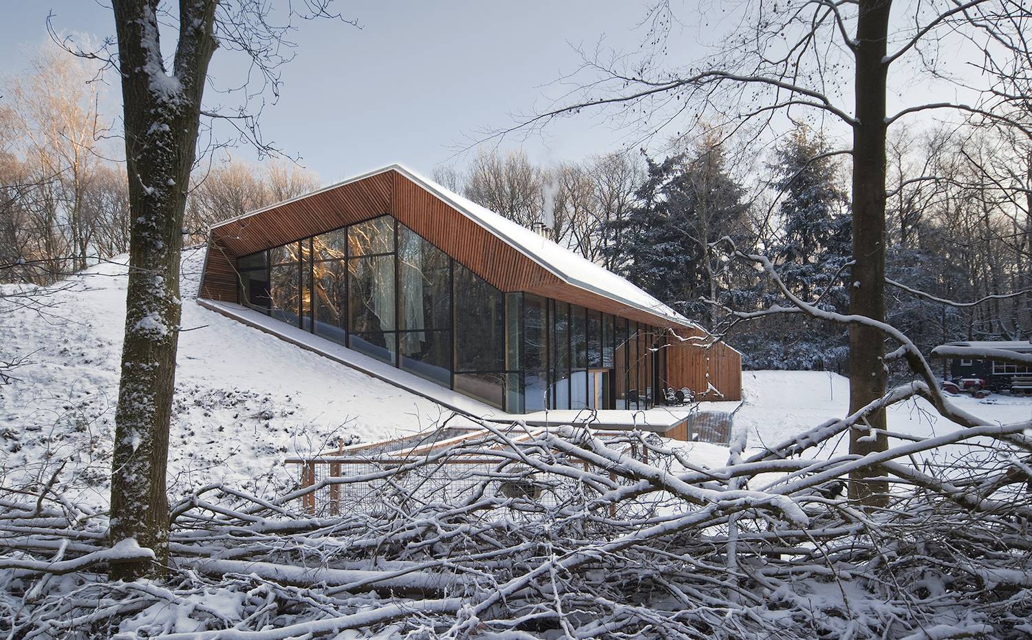 casa enterrada en la nieve Denieuwegeneratie 