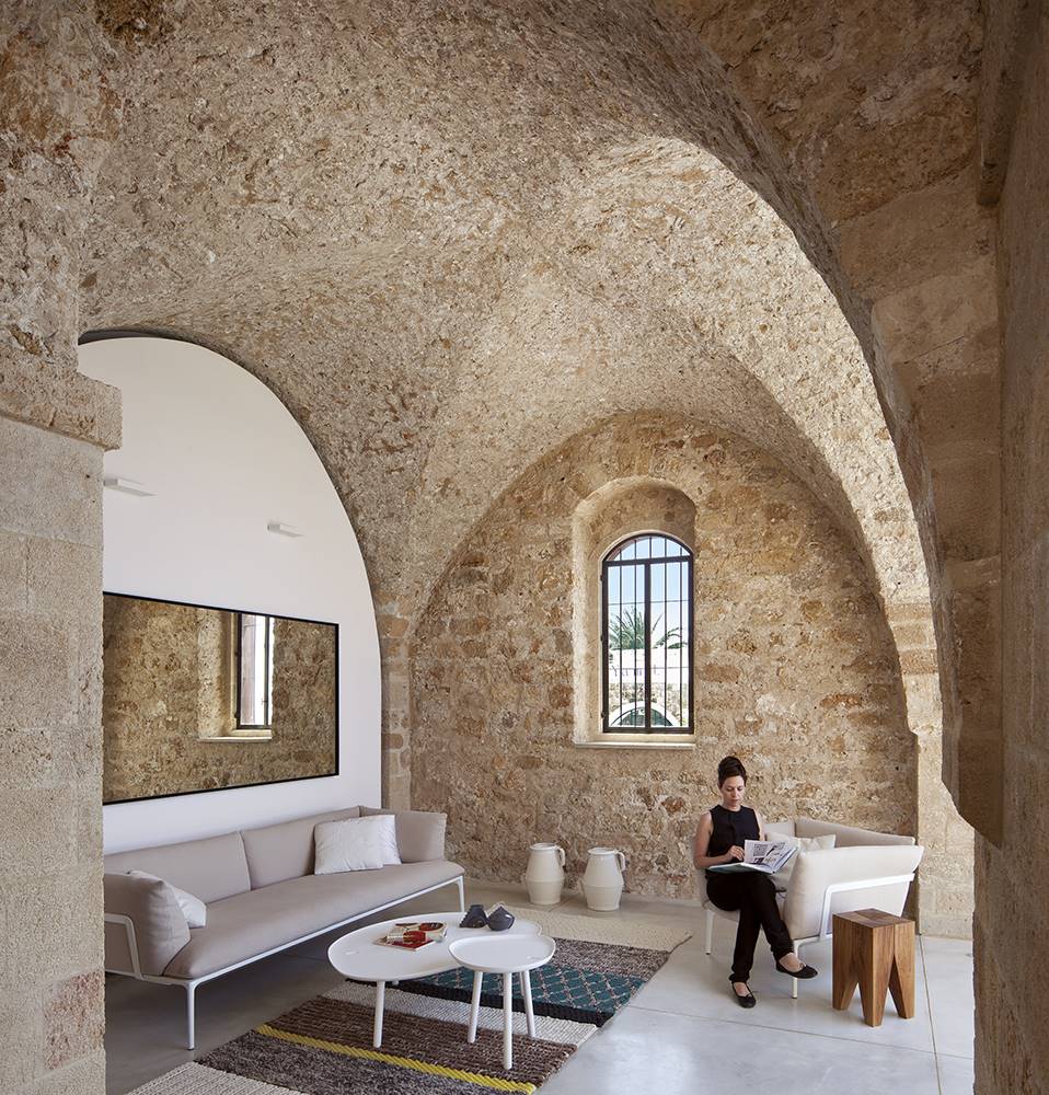Curiosamente, la arquitectura más orgánica que se ha construido más recientemente se ha hecho de forma intuitiva, a partir de la prueba y error de maquetas de trabajo. En muchos casos el diseño definitivo guarda una cercanía asombrosa con los resultados que se obtendrían aplicando la proporción áurea.
