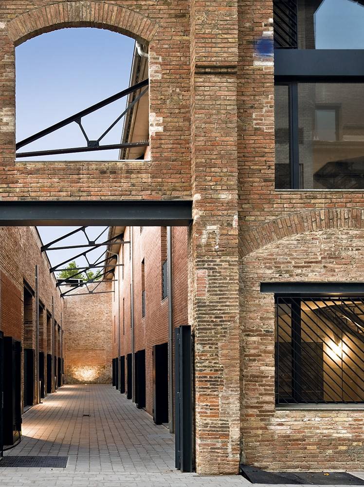 Complejo de lofts en una antigua fábrica del Poble Nou, en Barcelona, de Jordi Garcés.
