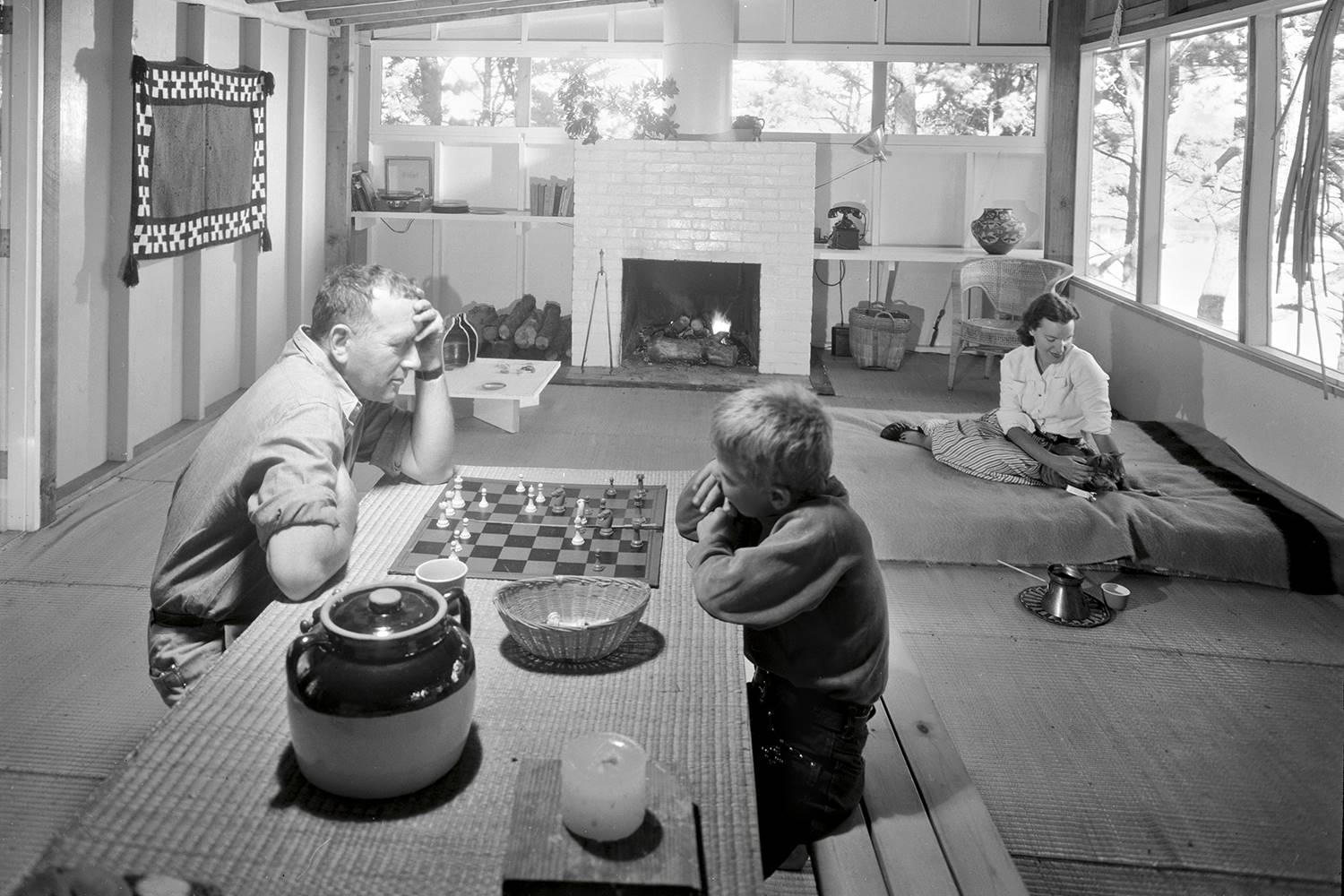 Breuer abrió estudios en Berlín, Budapest, Londres, Cambridge, Nueva York y París, por lo que raras veces permanecía en casa mucho tiempo.

