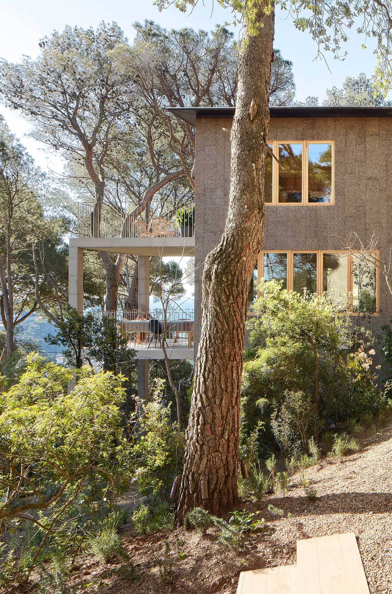 Dos casas de corcho, por López Rivera Arquitectos
