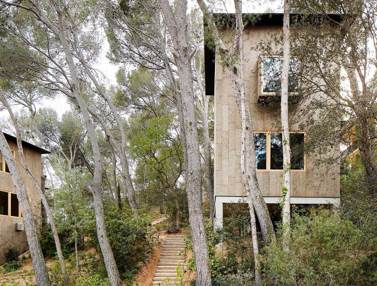Dos casas de corcho, por López Rivera Arquitectos